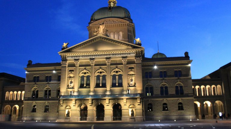 Photo du Palais fédéral, de nuit